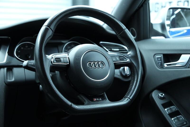 AUDI RS4